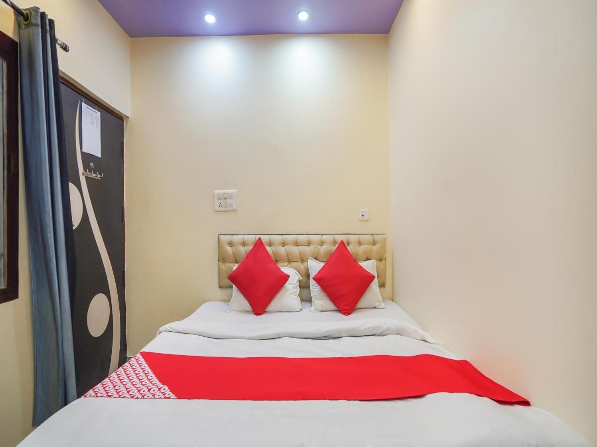 Oyo 75627 New Ankit Guest House Varanasi Bagian luar foto