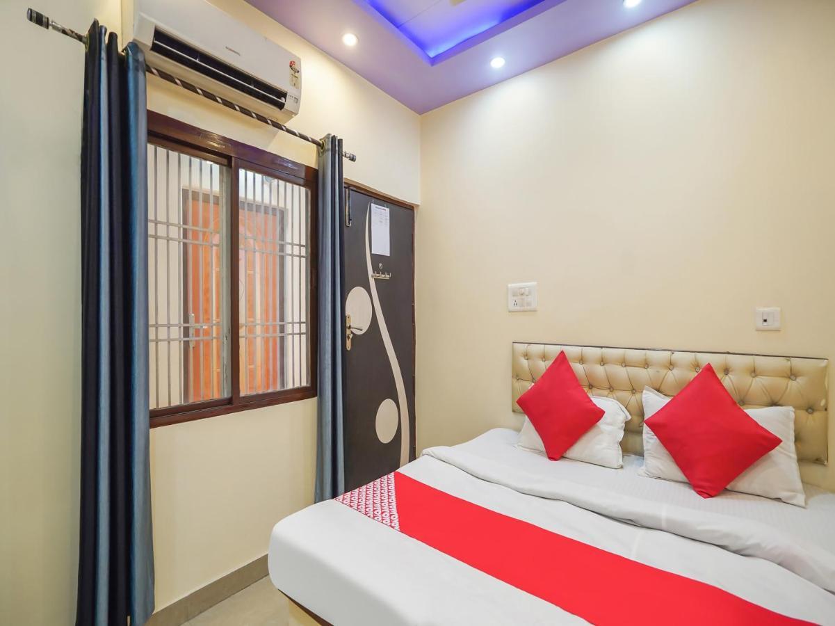Oyo 75627 New Ankit Guest House Varanasi Bagian luar foto