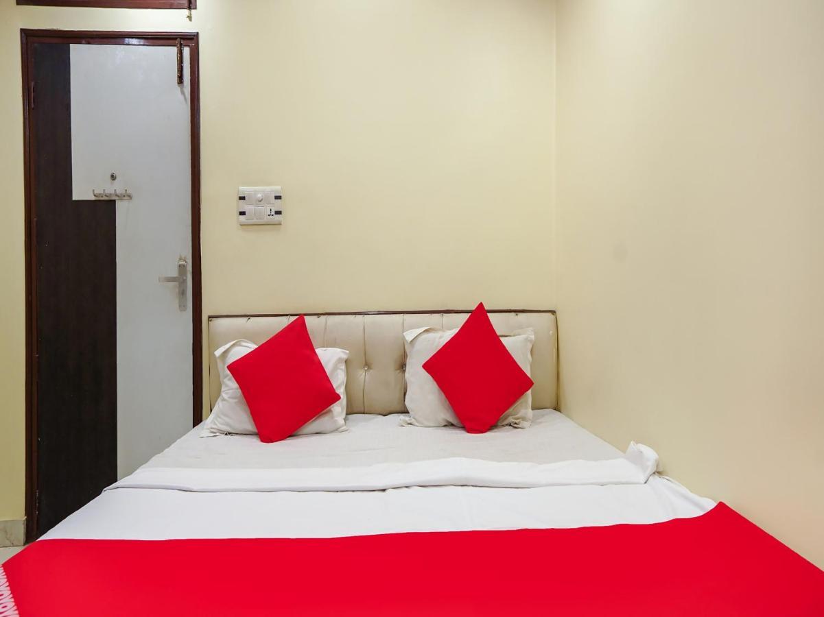 Oyo 75627 New Ankit Guest House Varanasi Bagian luar foto