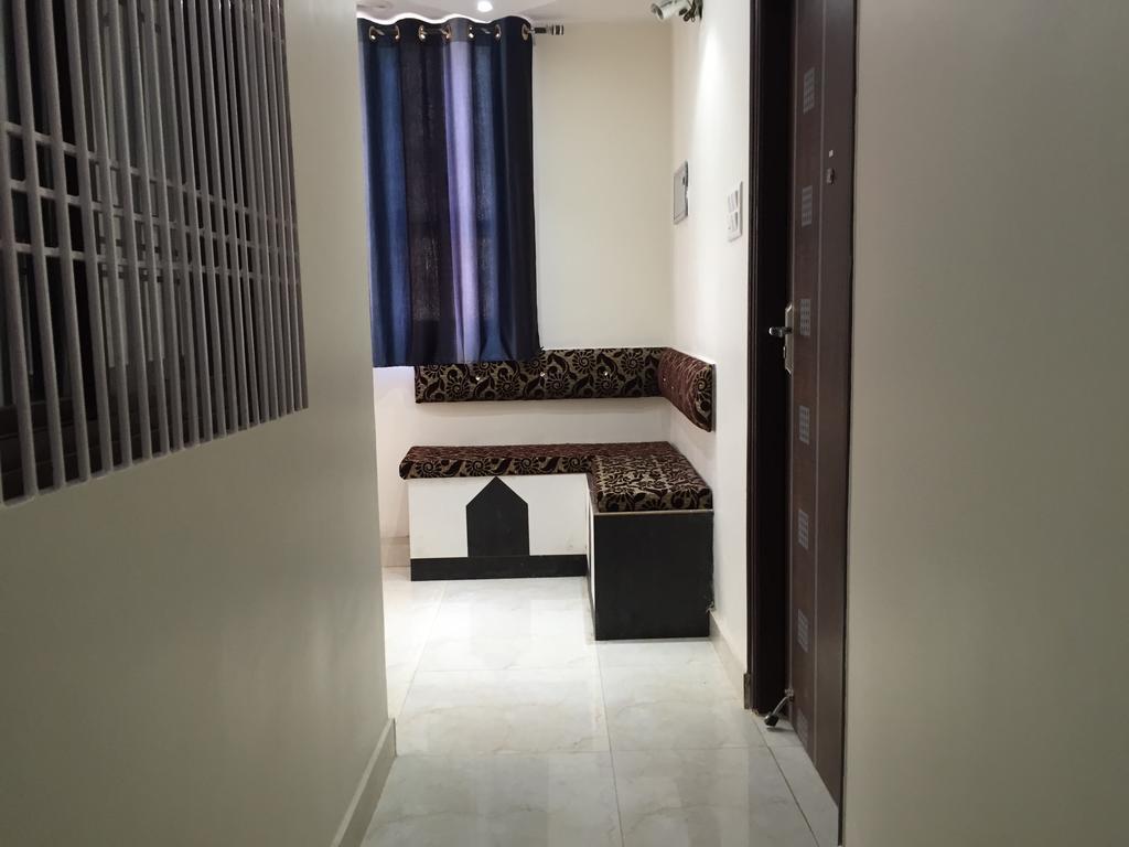 Oyo 75627 New Ankit Guest House Varanasi Bagian luar foto