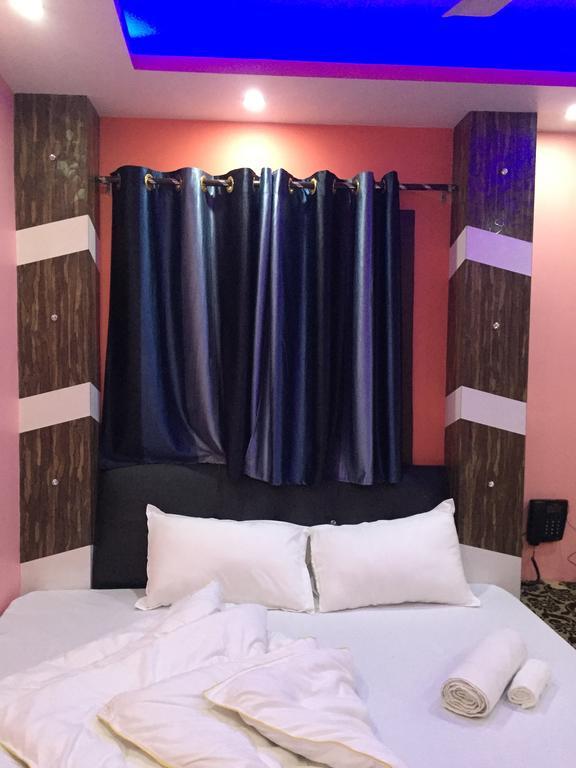 Oyo 75627 New Ankit Guest House Varanasi Bagian luar foto
